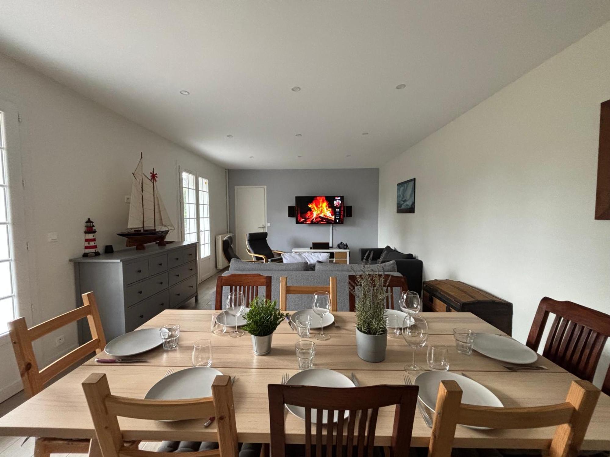 Maison Lumineuse: Spacious Stay near Omaha Beach Trevieres Exterior photo